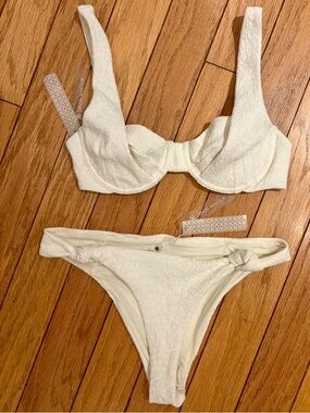 NWT DEVON WINDSOR White Textured Underwire Bikini Top W/ Matching Cheeky Bottom